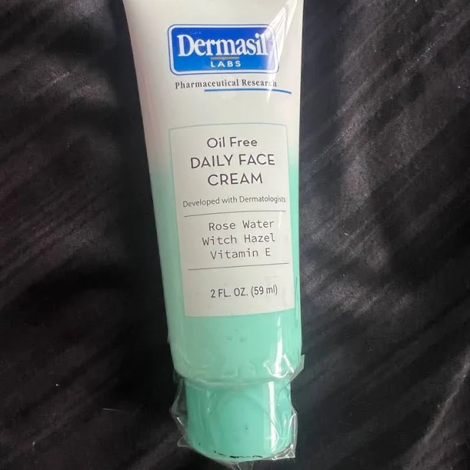 Clean & Clear Dermasil Facial Cleanser - New Beauty